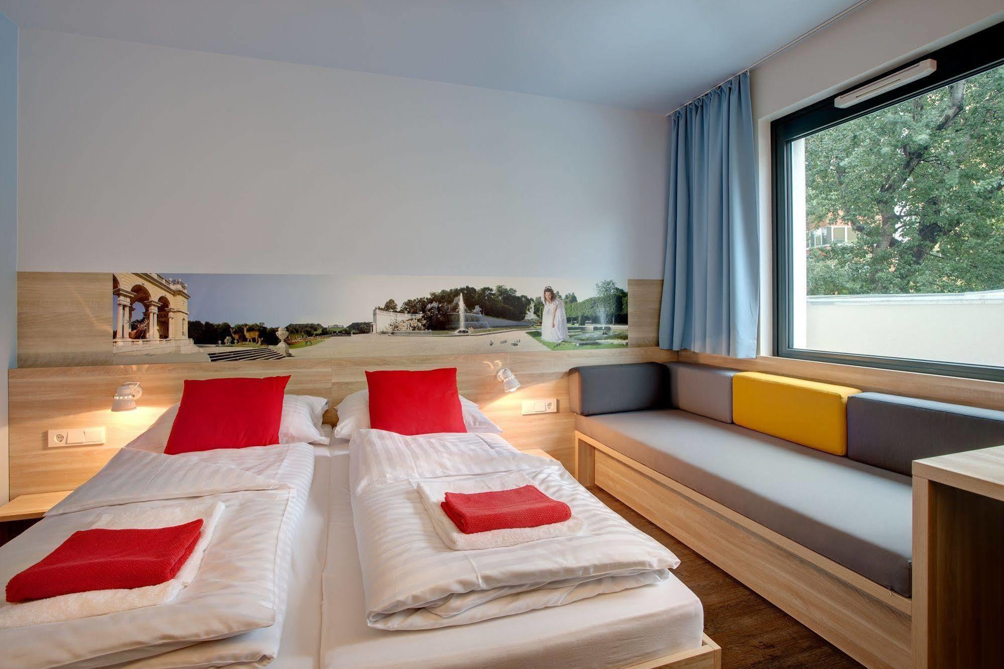 Meininger Downtown Franz 3*